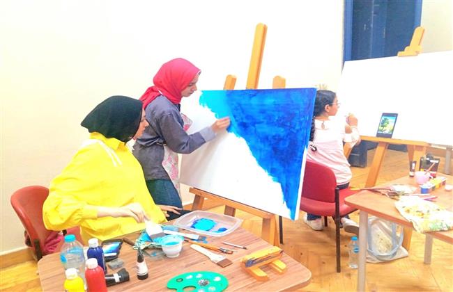 ورشة رسم أكريليك للدكتورة شروق علي بمركز الإبداع الفني بدمنهور