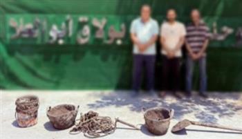 القبض على 3 أشخاص ينقبون عن الآثار داخل عقار في القاهرة