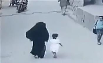 البطل الصغير.. طفل يمني ينقذ شقيقته من محاولة اختطاف (فيديو)