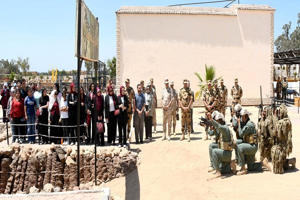 القوات المسلحة تنظم زيارة لعدد من شباب المصريين بالخارج وطلبة الجامعات المصرية لقيادتي القوات البحرية والصاعقة