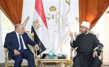 وزير الأوقاف يستقبل وزير الشؤون الدينية والأوقاف بالجزائر