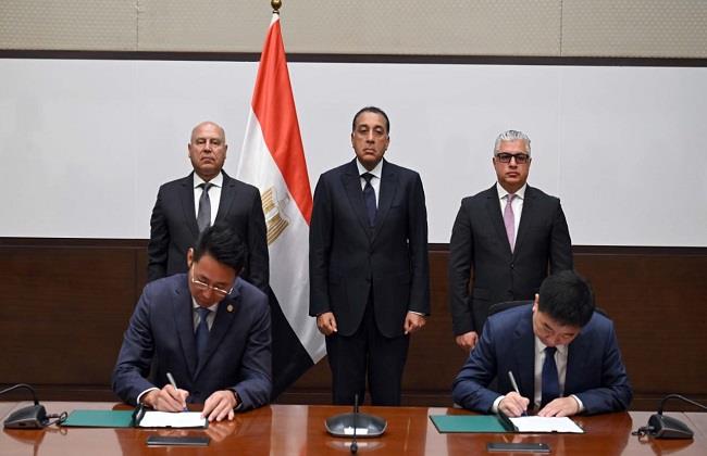رئيس الوزراء يشهد توقيع عقد إنشاء مصنع مجموعة سايلون الصينية للإطارات بـ "اقتصادية قناة السويس" 