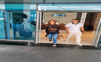 إليسا تصل القاهرة استعدادا لحفلها بالساحل الشمالي