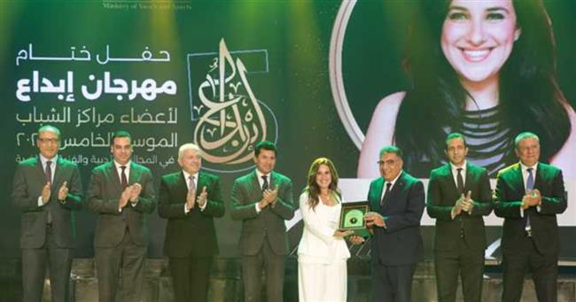 تكريم شيرى عادل فى ختام مهرجان «إبداع 5»