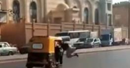 القبض على سائق"توك توك" لقيامه بالإصطدام بفتاة في الإسكندرية 