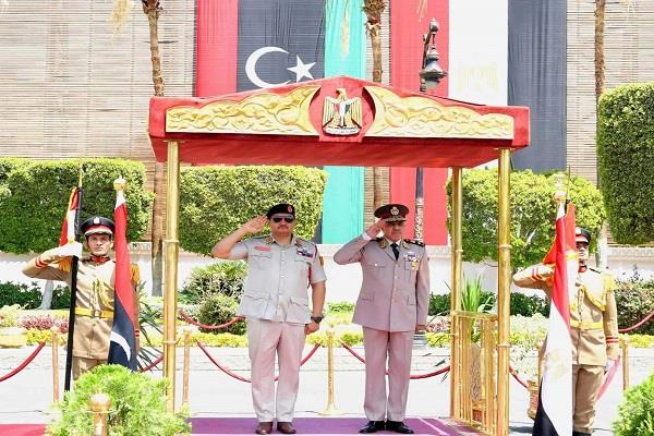 رئيس أركان حرب القوات المسلحة يهنئ الفريق صدام خليفة حفتر بتعيينه نائباً للقائد العام للجيش الوطني الليبي