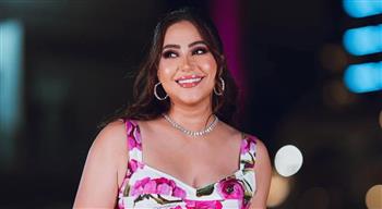 بوسي تتألق في أحدث ظهور  بالورود