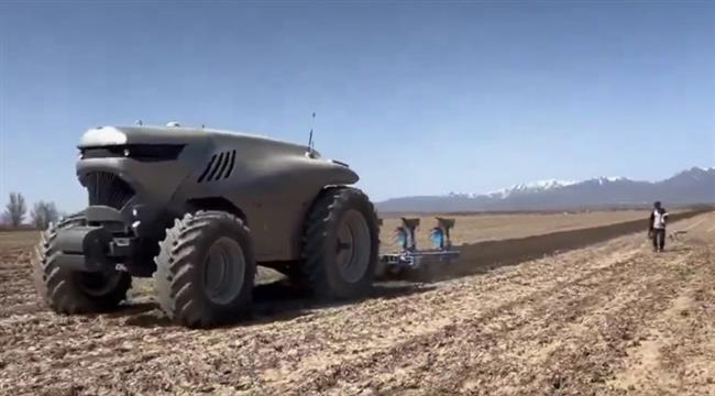 وداعًا للمزارعين.. جرار يعمل بالذكاء الصناعي ويؤدي جميع المهام (فيديو)