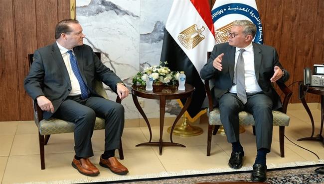 وزير البترول يبحث مع "أنرجوس" تطوير البنية التحتية لاستيراد الغاز المسال
