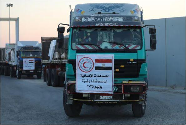141 شاحنة مساعدات تعبر غزة عبر معبر كرم أبو سالم