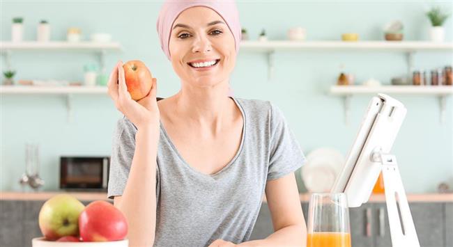 لمساعدة مرضى السرطان على التعافي.. أطعمة تناوليها وأخرى تجنبيها