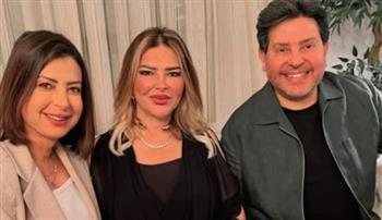 منال سلامة تشارك صورًا مع هاني شاكر وزوجته.. «لقاء أنيق مع أمير الغناء العربي»