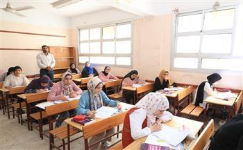 طلاب الثانوية العامة دور ثان يبدأون امتحان اللغة العربية للعام الدراسي 2024/ 2025