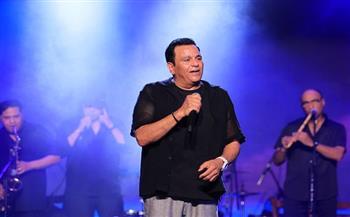 صور .. محمد فؤاد يشعل مسرح سوكسيه بالساحل الشمالي بحضور غير مسبوق  