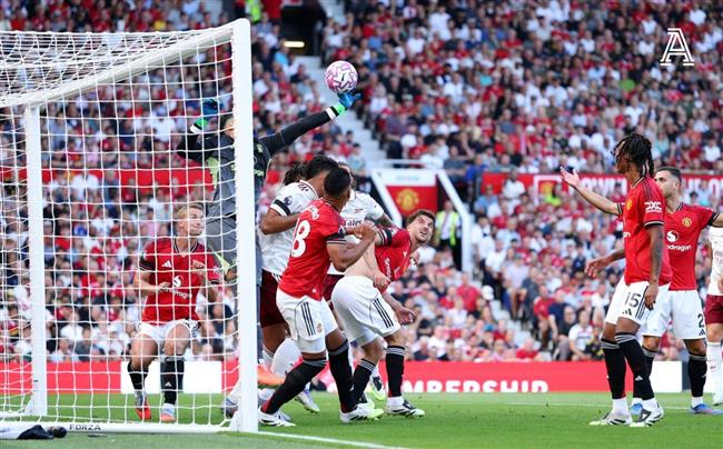 قمة الدوري الإنجليزي.. أرسنال يتقدم على مانشستر يونايتد بهدف في الشوط الأول