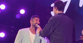 أحمد سعد يغني مع شقيقة عمرو "أخويا" في حفله بمهرجان مراسي "ليالي مراسي"