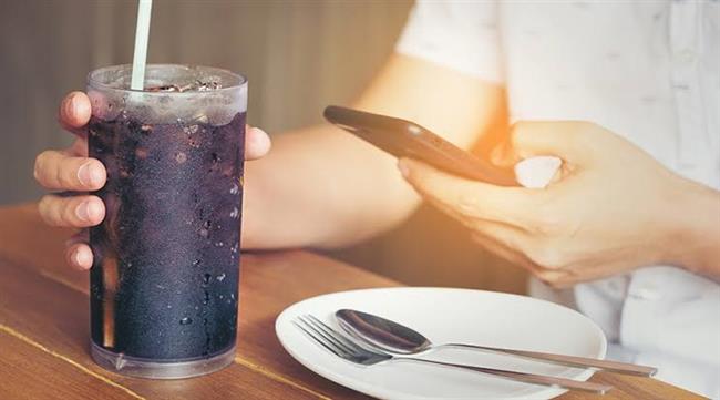 انتبه..المشروبات الغازية تشعرك بالعطش
