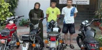 سقوط لصوص تخصصوا في سرقة الدراجات الناريه بأسلوب توصيل الأسلاك بالنزهة 