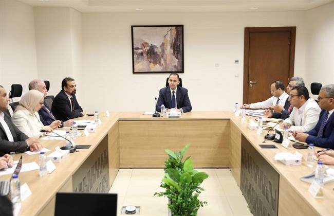 نائب وزير الصحة يبحث تطوير منظومة المخازن الاستراتيجية والتموين الطبي وتنفيذ حلول للتحديات
