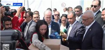 وزير الخارجية ورئيس وزراء فلسطين يتفقدون مركز الإمدادات الغذائية لدعم غزة (فيديو)