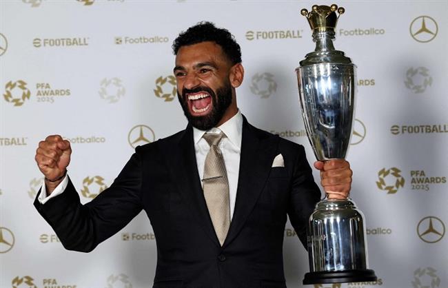 رقم قياسي جديد.. صلاح يتوج بجائزة أفضل لاعب من رابطة الأندية الإنجليزية 