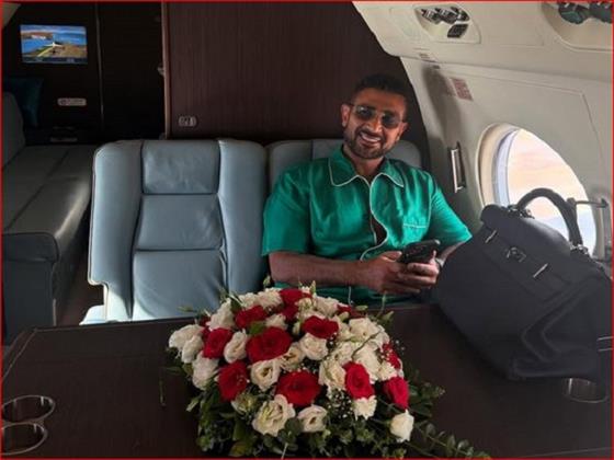 بصور من داخل الطائرة.. أحمد سعد يثير حماس جمهوره حول وجهة حفله الجديد