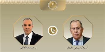 وزير الخارجية ونظيره الروسي يبحثان هاتفيا العلاقات الثنائية والمستجدات الإقليمية والدولية