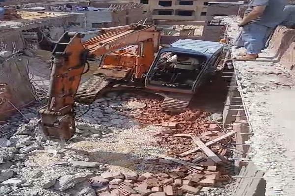 محافظة الجيزة ترفع 4 حفارات "جاك هامر" أعلي الأبراج المخالفة باللبيني لإزالتها 