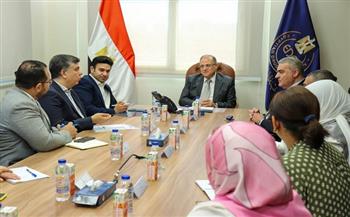 رئيس هيئة الدواء المصرية يبحث مع الشركة المصرية لتجارة الأدوية سبل ضمان توافر المستحضرات الدوائية
