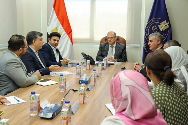 رئيس هيئة الدواء المصرية يبحث مع الشركة المصرية لتجارة الأدوية سبل ضمان توافر المستحضرات الدوائية