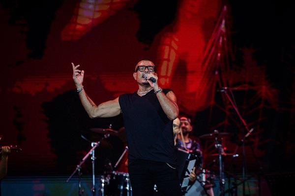 حفل أسطوري .. عمرو دياب يحقق أعلى حضور جماهيري في مهرجان العلمين