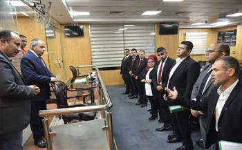 محافظ بورسعيد يتابع الاستعدادات النهائية للعملية الانتخابية من خلال مركز عمليات الشبكة الوطنية الموحدة للطوارئ