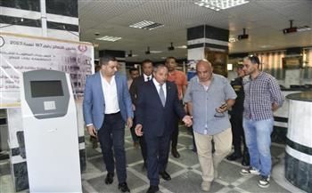محافظ بورسعيد يتابع سير العمل بالمركز التكنولوجي لخدمة المواطنين بحي المناخ  