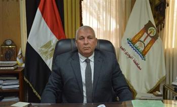محافظ الوادي الجديد: حل مشكلة انقطاع الكهرباء واستقرار الخدمة بالفرافرة وقرى الثمانين