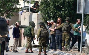 استشهاد فلسطيني وإصابة 8 آخرين في هجوم للمستوطنين جنوب نابلس بالضفة الغربية