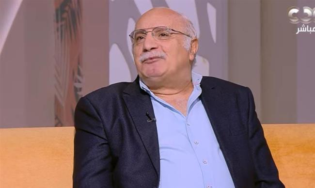 عزت زين يحكي أصعب فترات حياته وكيف تعامل مع والدته مريضة ألزهايمر؟   