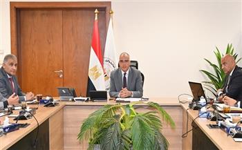 وزير الري يتابع إجراءات إزالة التعديات على المجاري المائية والخزانات الجوفية وأملاك الوزارة