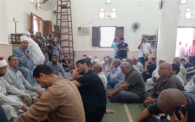 بحضور عدد من نجوم الرياضة.. أداء صلاة الجنازة على والد محمد الشناوي 