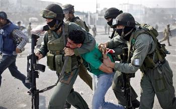 قوات الاحتلال تعتقل مالايقل عن 22 فلسطينيًا من مدن متفرقة بالضفة الغربية