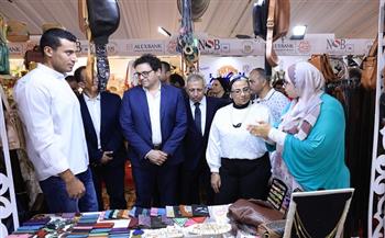 وزير الثقافة يتفقد معرض "ديارنا" للحرف التراثية ويشيد بمهارة الحرفيين المصريين المشاركين 
