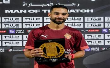 عمرو السولية يفوز بجائزة رجل مباراة سيراميكا كليوباترا أمام إنبي