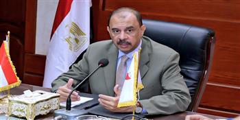 محافظ سوهاج يبحث آليات التعاون للتسويق للفرص الاستثمارية بالمحافظة مع ممثلي الكيانات والمؤسسات المالية