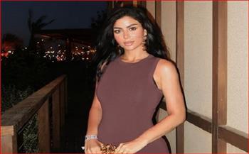 كارولين عزمي تخطف الأنظار بإطلالة أنيقة في أحدث ظهور لها 