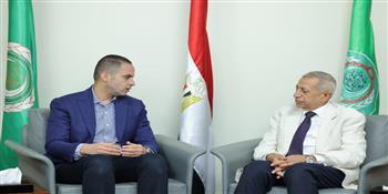نائب وزير الصحة يبحث مع رئيس الأكاديمية العربية للعلوم والتكنولوجيا والنقل البحري سبل التعاون