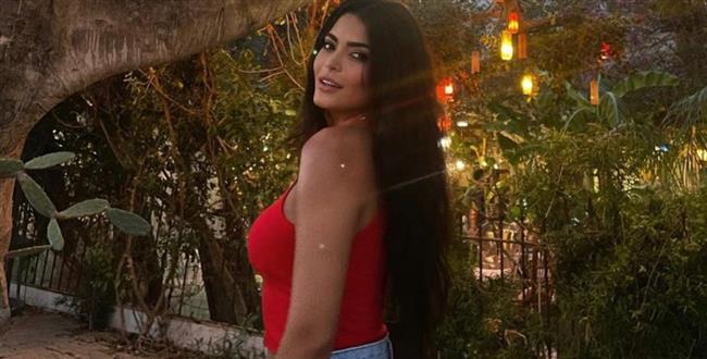 أسماء جلال تخطف الأنظار بإطلالة جديدة