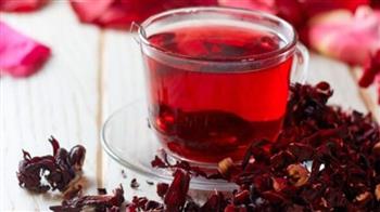 لصحتك.. فوائد سحرية لماء الكركديه تعرفي عليها