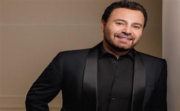 صعود المعجبات إلى المسرح يثير الجدل.. وعاصي الحلاني يوضح وجهة نظره