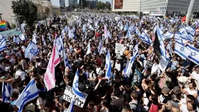 احتجاجات في إسرائيل لعودة الأسرى.. ومتظاهرون يغلقون شارعًا ويهاجمون سياسات نتنياهو