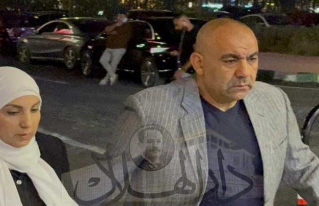 محسن منصور ودنيا عبد العزيز يقدمون واجب العزاء في الدكتور يحيي عزمي  