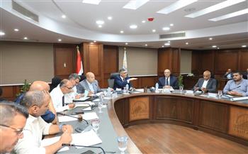 محافظ الجيزة يؤكد ضرورة تسريع وتيرة العمل بملفي تقنين أراضي أملاك الدولة والتصالح